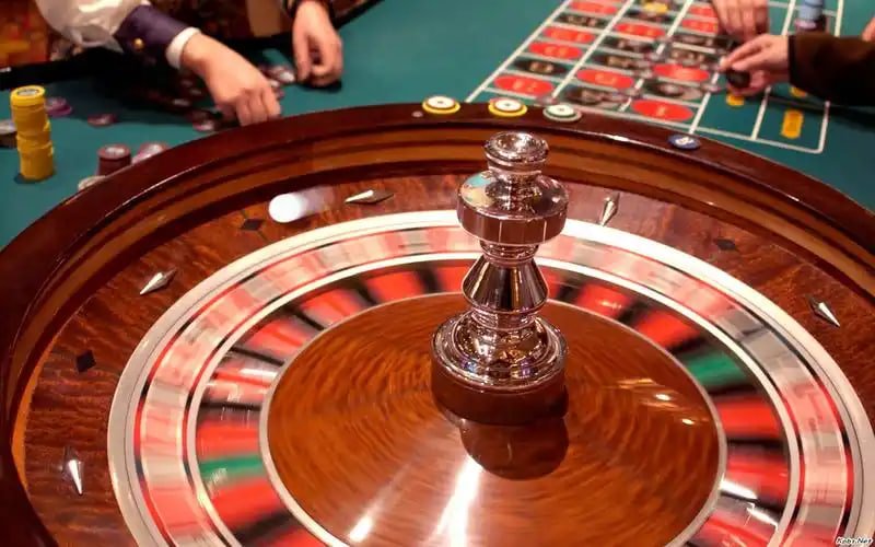 Live Casino ဒိုင်နှင့် Baccarat ကစားနည်း